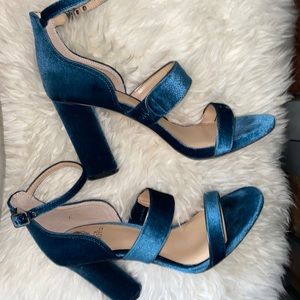 Vince camuto blue velvet heals